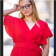 Étudiante qui propose du soutien scolaire à domicile ou en visio