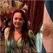 Soy profesora de inglés con titulo y licenciada en comercialización. Brindo la posibilidad de aprender y/o mejorar el habla del idioma inglés