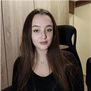 Profesora de historia, geografía, inglés y de educación primaria.