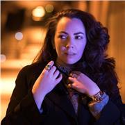 Speak conversational english with a neutral Canadian accent