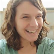 Profesora titulada en Historia del Arte, con una larga trayectoria docente, imparte clases de forma online y presencial.