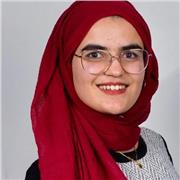 étudiante ingénieure donne cours particuliers aux lycéens et aux élèves de la prépa