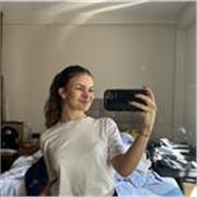 Soy una chica carismática que aprende a la misma vez que ellos, me encanta ayudar y poder enseñar para que el estudio sea monotono