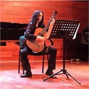 Vuoi imparare a suonare la chitarra classica? Offro lezioni a ragazzi di tutte l'età che sono interessati. 
