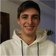 Programmatore software impartisce lezioni di informatica e sistemi per studenti di scuole superiori