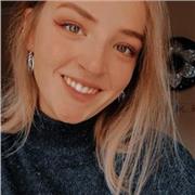 Alumna que ha superado Bachiller de Ciencias de la Salud con media de 9 y que cursa 2º de Enfermería