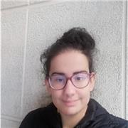 Profesora de lengua imparte clases a estudiantes de infantil, primaria, secundaria y bachillerato
