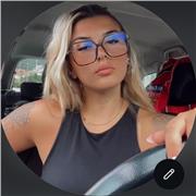 Profesora que imparte cualquier materia de primaria dispuesta a que aprendan y disfruten de hacer los deberes.