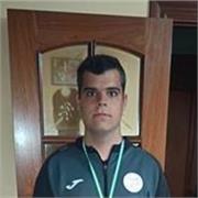 Soy un entrenador comprometido con el desarrollo deportivo y personal de mis alumnos. Busco potenciar sus habilidades y técnicas