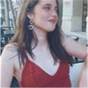 Graduada en Filología Hispánica, con conocimientos de inglés (C1), alemán (B2) y otras asignaturas de la rama de Humanidades, como latín