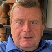 I give conversational English lessons.. the main aim is to build your confidence in your English