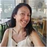 Educadora se ofrece apoyo a clases de primaria