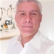 Mais de 30 anos de experiência em vários segmentos, em marketing e gestão comercial