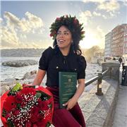 laureata in lingue inglese e in cinese e francese