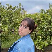 Ciao, sono Sofia, una studentessa universitaria con esperienza nella conduzione di lezioni private. Imparto lezioni personalizzate per studenti di liceo, medie ed elementari. 
Il mio obiettivo è quello di aiutare gli studenti a migliorare le proprie comp
