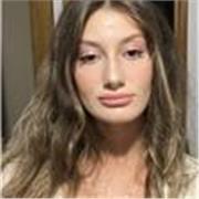 Studentessa universitaria diplomata con doppio diploma (italiano e francese ESABAC) impartisce lezioni di francese