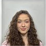 Estudiante de tercer año del Grado Educación Primaria en la Complutense . Doy clases a niños desde los 6 años hasta los 15. 