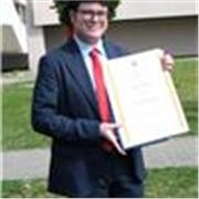 Mi chiamo Francesco, sono uno studente laureato in Traduzione, con competenza bilingue in inglese e francese