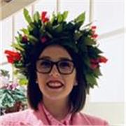 Laureata in filologia moderna impartisco lezioni di italiano, grammatica e letteratura italiana ai cittadini italiani e stranieri