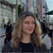 Soy Elvira, profesora particular con experiencia ayudando a estudiantes de Primaria y ESO a mejorar su rendimiento académico. Me e