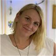 Profesora de inglés bilingüe imparte inglés a todos los niveles