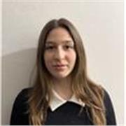 Studentessa di Ingegneria impartisce lezioni di Matematica per scuole medie e superiori. 