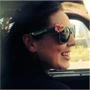 Laureata in comunicazione internazionale, Italo-portoricana