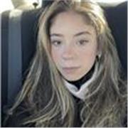 Estudiante de medicina da clases fáciles y claras de biología, anatomía o preparación para ingreso a medicina