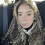 Estudiante de medicina da clases fáciles y claras de biología, anatomía o preparación para ingreso a medicina