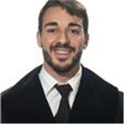 Profesor titulado en Publicidad y Relaciones Públicas, con Máster en Gestión publicitaria y Comercio. 