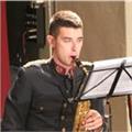 Profesor de saxofón acto para enseñar cualquier nivel de saxofón 