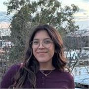 Soy una profesora creativa que imparte ciencias como biología, química y matemáticas así como idiomas como el inglés y el francés 