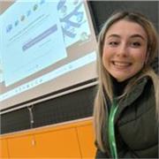 Maestra (graduada en Educación Primaria, con mención en EF y Lengua extranjera Inglés y máster en Competencias Docentes Avanzadas)