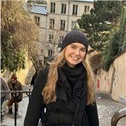 Professeur particulier, donne des cours de français, maths, anglais, histoire-géo, espagnol aux élèves de primaire jusqu’en 3e