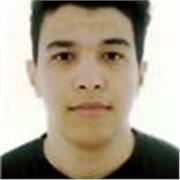 Chico joven con tantos conocimientos en inglés ambiciososl sobre la enseñanza 