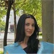 Profesora de inglés con más de 2 años de experiencia en niveles Cambridge.