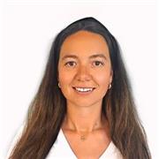Maestra de Educación Primaria con especialidad en inglés. Actualmente tutora de 3º y especialista de inglés en 4º y 5º.