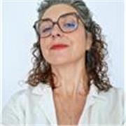 Passionnée par les lettres et le goût de la transmission, je suis là pour vous donner un vrai coup de pouce de motivation !