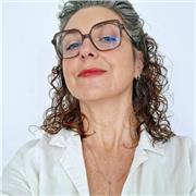 Passionnée par les lettres et le goût de la transmission, je suis là pour vous donner un vrai coup de pouce de motivation !