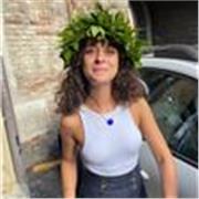 Maestra di scuole elementari nonché Professoressa di scuole secondare di primo e secondo grado; laureata all'Università di Bologna
