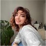 English teacher with experience with all age groups. Grammar, writing, speaking, reading, listening, exam-oriented classes