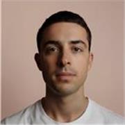 Soy un ingeniero de software con una sólida base en desarrollo de aplicaciones y en inteligencia artificial.