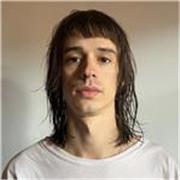 Amo la musica y enseñar.Toco la guitarra y canto desde hace muchos años en argentina y actualmente en españa. Todas las edades.