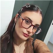 Alumna que sabe lo que es necesitar ayuda con el temario de clases, concentrada en sus metas y con ganas de enseñar