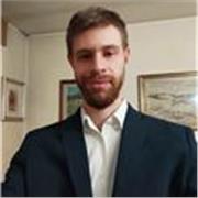 Studente universitario impartisce lezioni di italiano, storia, geografia e latino a ragazzi delle scuole medie e superiori