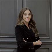 I am an empathetic, structured and growth-oriented coach who supports students in building confidence, clarity and self-management