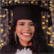 Formada em RI, dou aulas de Português, focada na fluência. Experiência em comunicação, amo ensinar. Suporte em Inglês