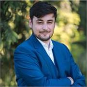 Professeur de marketing digital spécialisé en communication et stratégie de marque