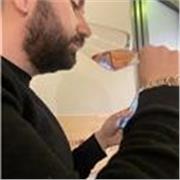 Diplomato in elettronica e laureato in ingegneria gestionale