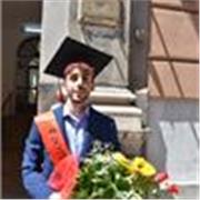 Laureato in relazioni internazionali, laureando magistrale in Storia impartisce ripetizioni in materie umanistiche e ripetizioni di lingua spagnola